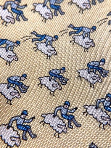 Cravatta Hermes vintage pastore che salta sopra le pecore ranch fascia alta francia giallo - Foto 4 di 20