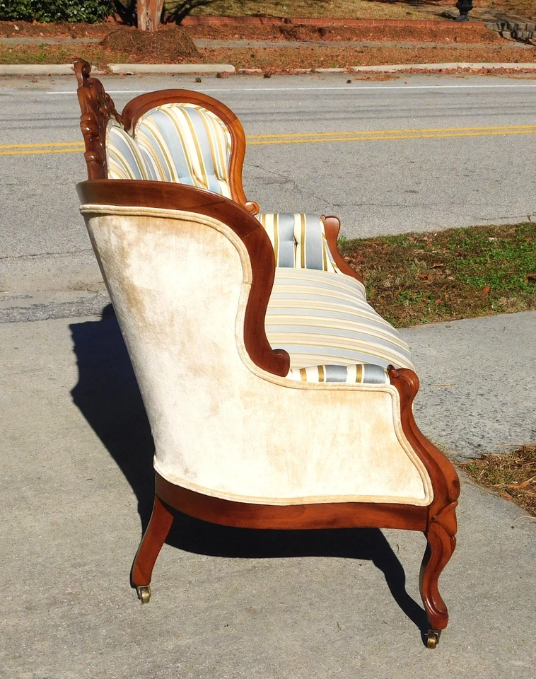 Sofá victoriano de nogal Foto 4 de 4