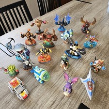 HUGE Lot Of 18 Activision Skylanders Character Figures Mixed Series Action