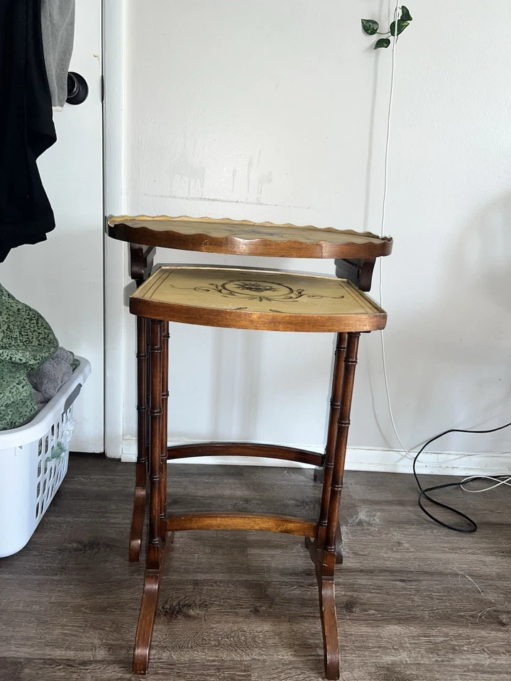 1920 年代古董嵌套桌 2 件套粉彩桃花心木手绘罕见复古 — 第 3/4 张图片