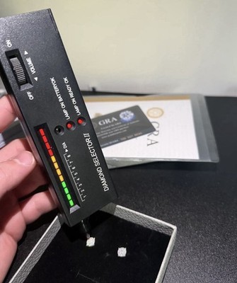 GRA Moissanit Ohrstecker rund klar GRA zertifiziert Lappenmaterial Moissanit