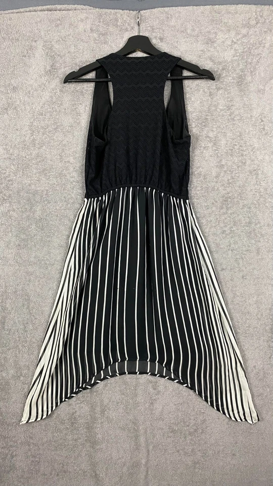 Vestido Bebop Para Mujer S Negro Blanco Rayas Calce Alto-Bajo y Acampanado Cuello Redondo Caprichoso Foto 2 de 4