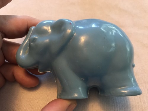 Banque d'éléphants vintage en plastique magasin de fils à aiguille, Alliance, Ohio - Photo 3/4