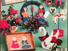 American Design Co. HOLIDAY FEELING YEAR 'ROUND Craft Booklet by Sue Dees VTG