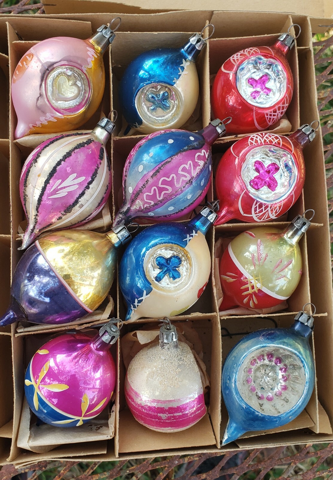 Two Boxes of 17 Vintage POLAND Hand Blown & Painted Christmas Tree Ornaments Popularność uzupełniania zapasów