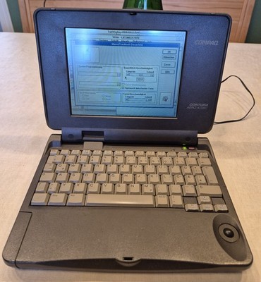Vintage Laptop Notebook Compaq Contura AERO 4/33C 486 33 Mhz DOS 6.20 Win 3.1