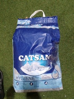 Catsan Hygiene Plus Non Clumping Cat Litter Approx 20ltr Bag Damaged
