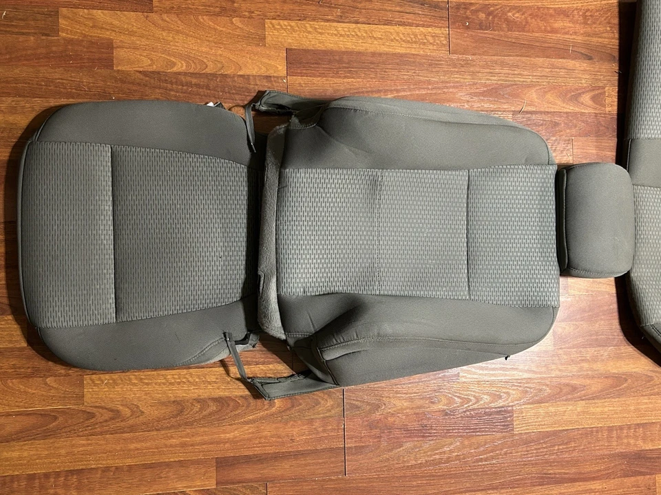 Juego completo de fundas de asiento de ropa originales que salieron de una F250 2020. Foto 4 de 4