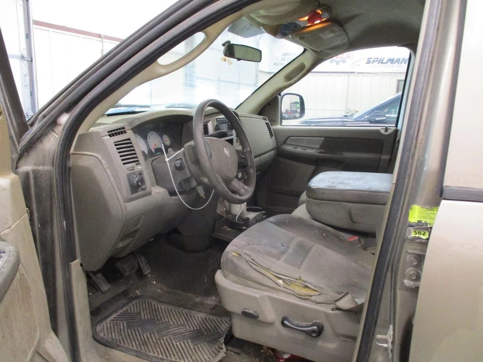 Maçaneta externa traseira usada serve para: 2008 Dodge 1500 PICKUP porta traseira grau traseiro - Imagem 4 de 4