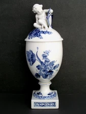 Royal Copenhagen Denmark 1960's Blue Floral CHERUB Finial Lid URN #1754
