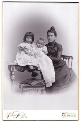 Photography by Hahn's successors, Dresden, Ferdinandstrasse 11, mother with...