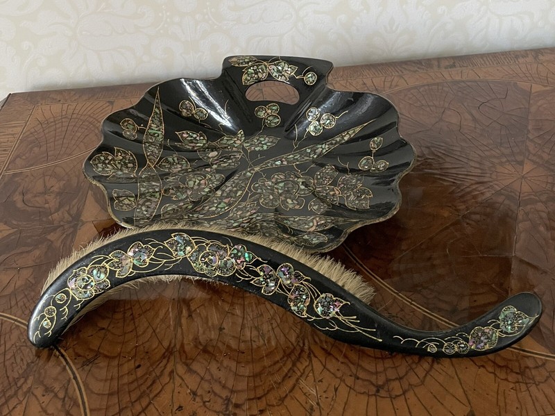 SALE ANTIQUE NAPOLEON III ERA FRENCH PAPIER MACHE CRUMB TRAY & BRUSH CHINOISERIE