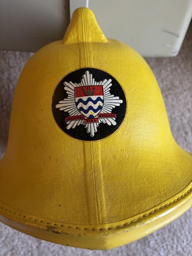 London Fire Brigade Leather Firefighter Helmet Mint   Firefighting Collectible