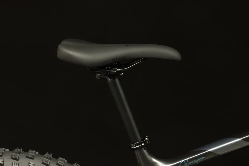 Bicicleta Salsa Beargrease Deore 11 Carbono Graso Neumático Grande Negra Desvanecida 11s NUEVA Pantalla Foto 4 de 4