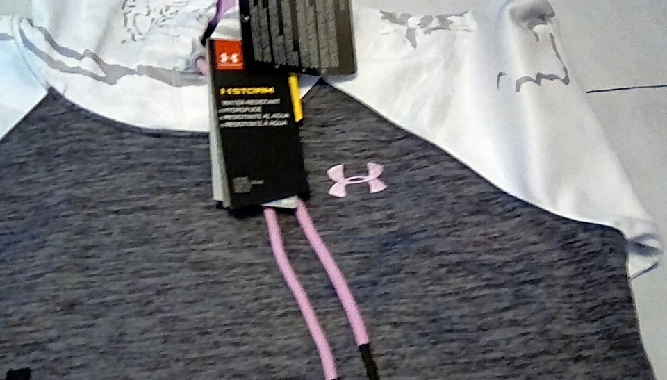 NEW Under Armour Women's Storm Armour Fleece Camo Blocked Hoodie Size XS - Image 2 of 3