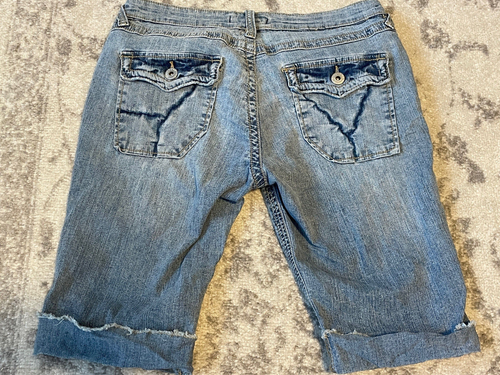 Vanilla Star Jean Shorts Women's Size 17 Short Fit Denim Blue Medium Wash Cuffed - Picture 2 of 9