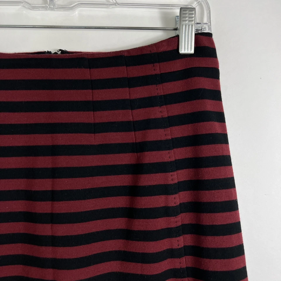 Falda Banana Republic para mujer talla 2 hasta la rodilla roja negra a rayas línea A elástica Foto 3 de 4