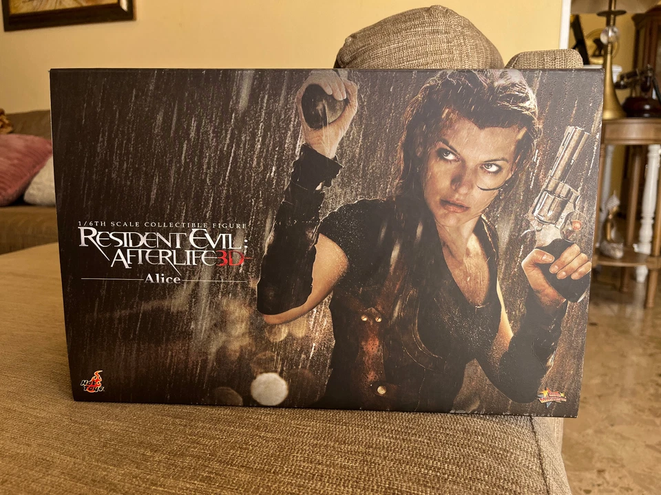 Hot Toys MMS139 Resident Evil Bio Hazard Afterlife 1/6 Alice Milla Jovovich 2010 — 第 2/4 张图片