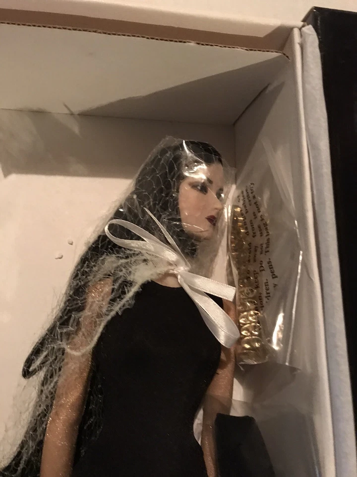 Muñeca Tonner Raven 16 pulgadas DC Stars limitada a 500 piezas en todo el mundo - nueva Foto 3 de 4