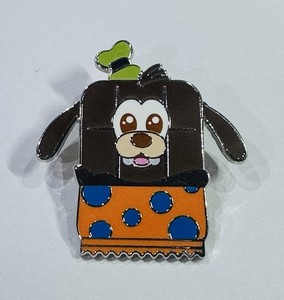 2022 Disney Mystery Munchlings Series 1 Goofy Chocolate Brownie Bar Trading Pin