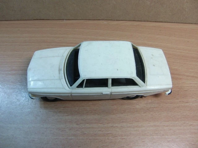 Volvo 142 modelo de plástico 51/2” hecho en Finlandia, años 70 Foto 4 de 4
