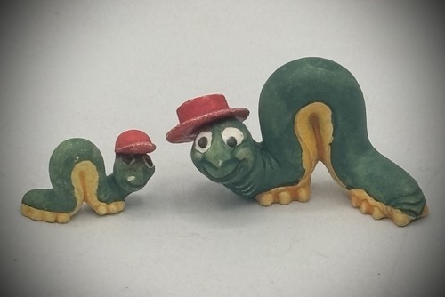 HR Hagen Renaker Auraperse Inchworm In Hats statuine in miniatura antropomorfe