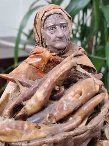 Vtg.Handmade Mexican Paper Mache Figurine~Old Woman Selling Veggies~12"... - Picture 2 of 6
