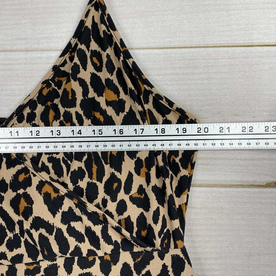 Boohoo Mameluco Corto Mujer 16 Estampado Animal Guepardo Shortall Sin Mangas Imitación Envoltura Foto 4 de 4