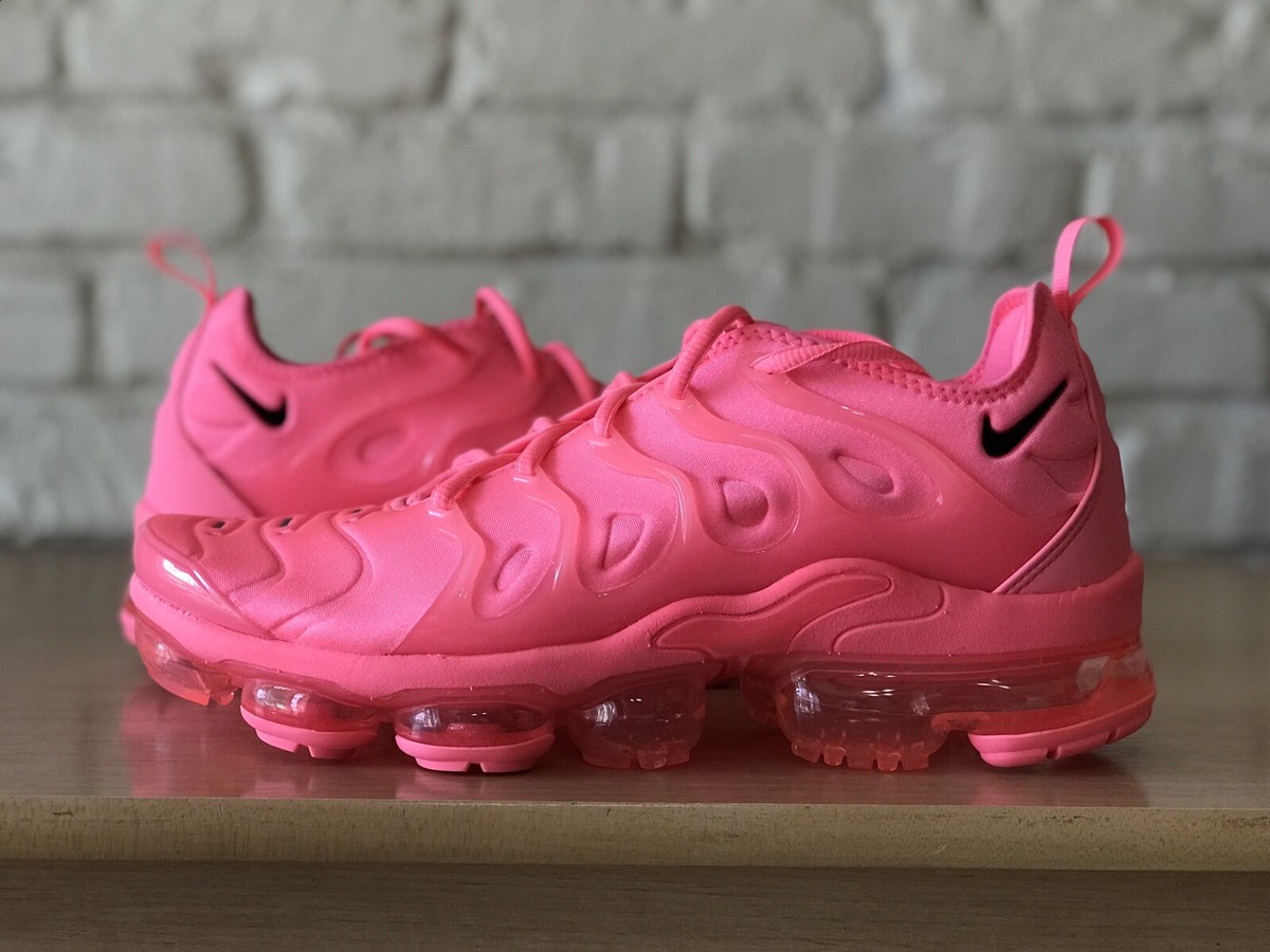 a tonal bubblegum pink covers the nike vapormax plus
