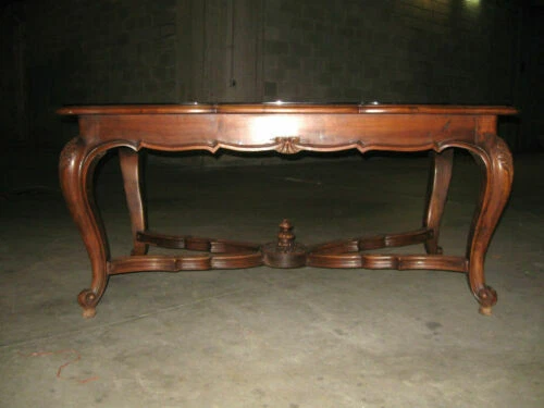 Table du XIXe siècle rectangulaires en noyer