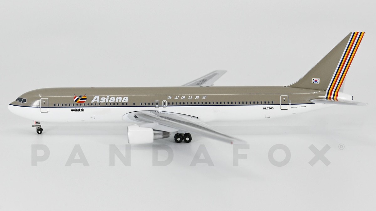 Asiana Airlines Boeing 767-300 HL7263 Aeroclassics AC18112 Scale 1