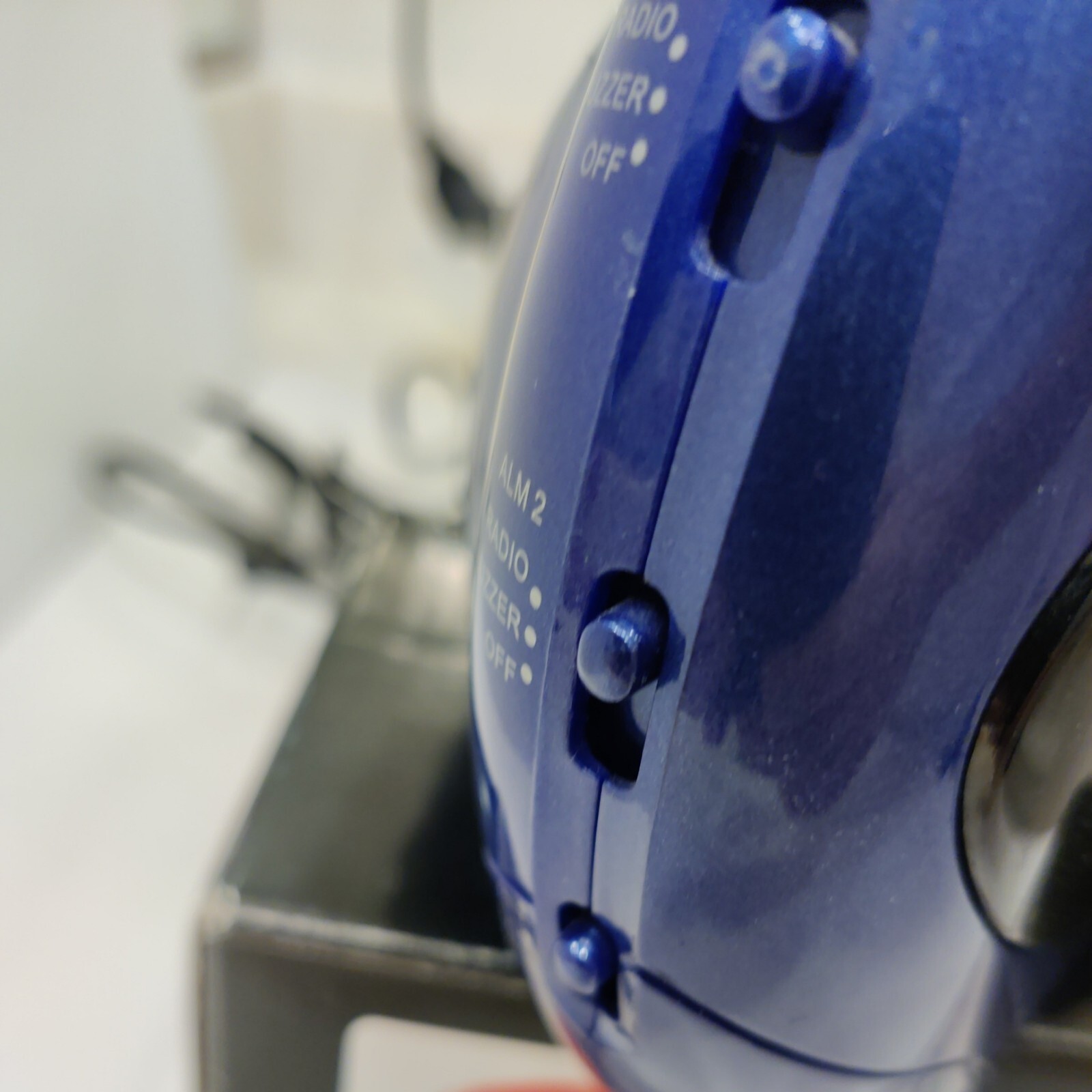 Emerson Research Model CKS2862 SmartSet Clock Radio With Date, Time