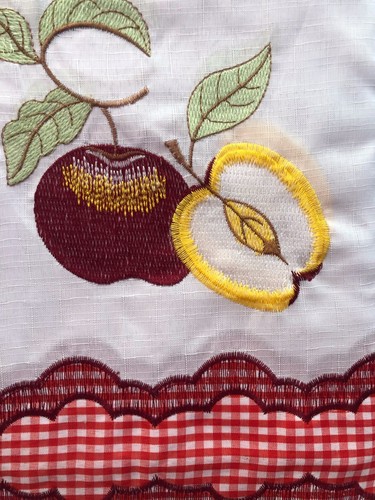NEVADA APPLES FRUITS BURGUNDY EMBROIDERED DECORATIVE KITCHEN CURTAIN 3 PCS SET - Picture 3 of 7