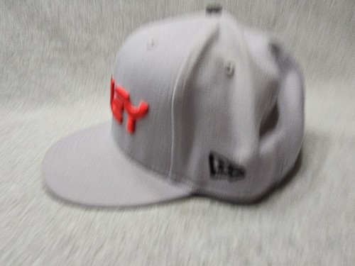New Era Oakley Fitted Hat Cap Size 7 1/4 Gray Black Red - Picture 4 of 10