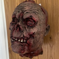 ZOMBIE SEVERED HEAD LATEX LIFE SIZE HALLOWEEN PROP DECORATION FANCY DRESS 