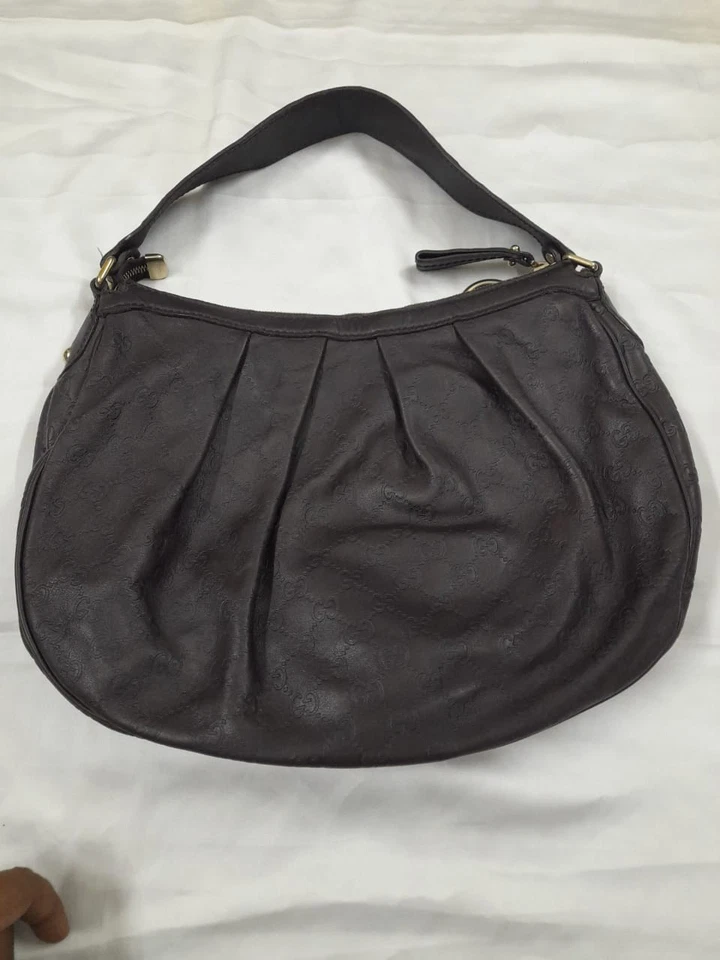 Bolsa hobo de couro com monograma Gucci GG - Imagem 4 de 4