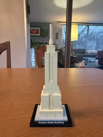 LEGO ARCHITECTURE: Empire State Building # 21002 Complete Set w/Box and Manual