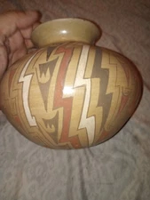 Reynaldo Lujan Pedregon Mata Ortiz Pottery Olla Tan Black White & Red Lightning 