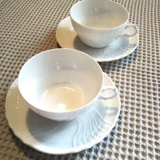 Tazza e piattino da tè bianco