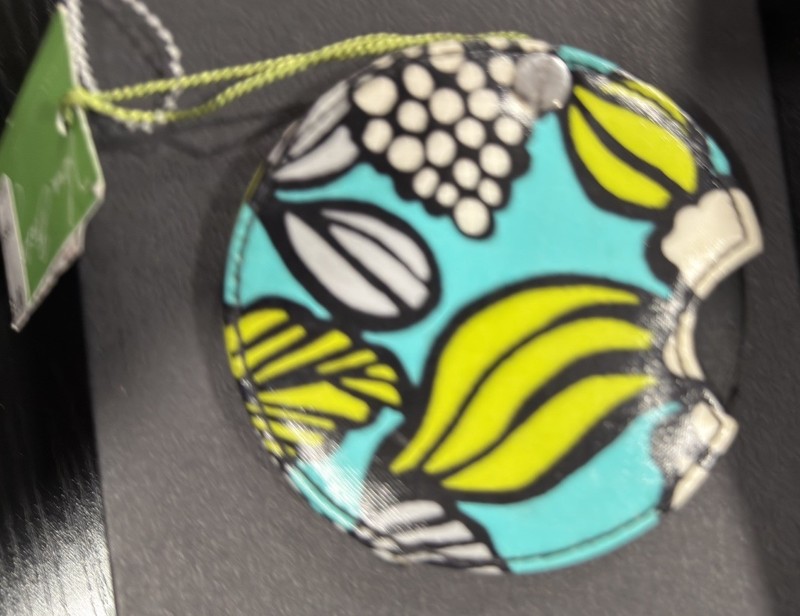 Vera Bradley Mirror Purse Pocket Round Purse Island Blooms Rare NWT