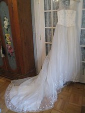 VINTAGE, FEMININE,  VERY SOFT LOOKING BALL GOWN BONNY WEDDING DRESS SIZE 10