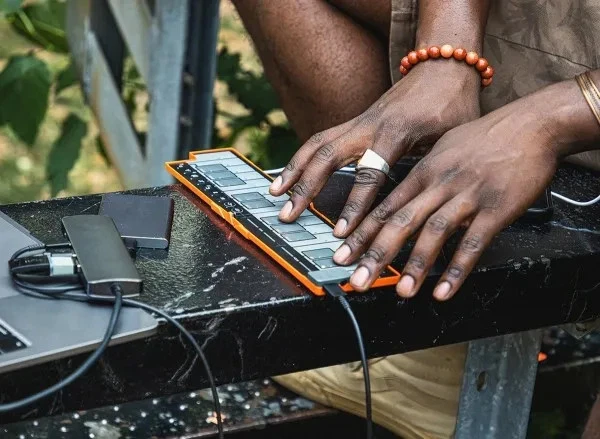 Korg nanoKEY Fold Keyboard. Alpine Green - Image 3 of 4