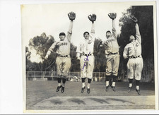 UP Photo Cubs Kiki Cuyler, Augie Galan Signed, George Stainback, Frank Demaree