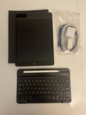 Apple iPad 8th Gen., Wi-Fi, 10.2 in - 32GB Grade B Bundle assessories