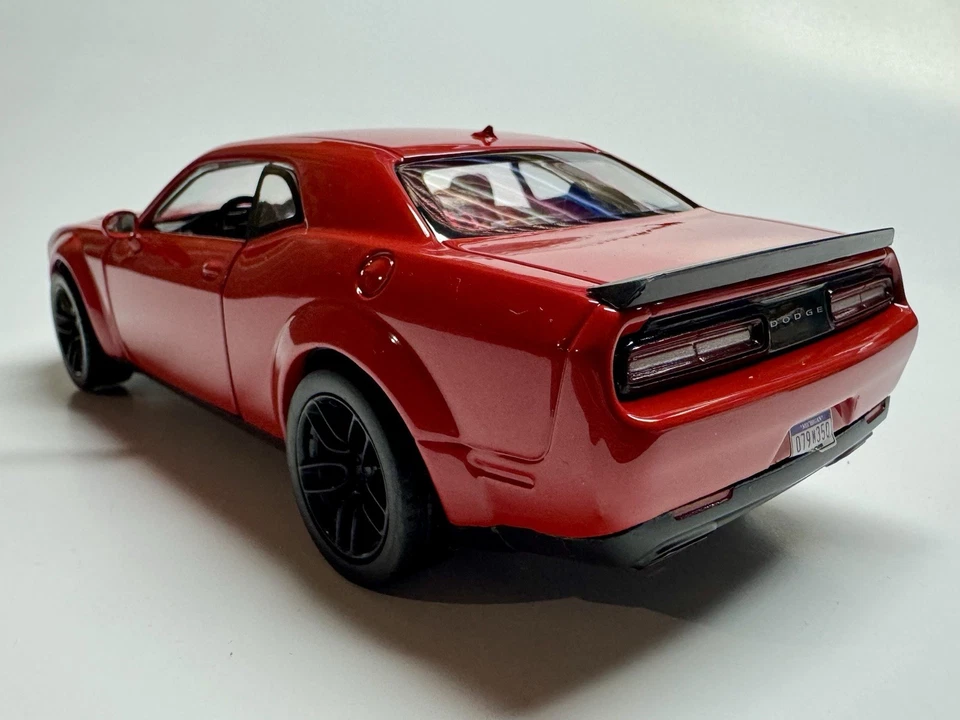 Red 1/24 2018 Dodge Challenger  Die-cast Car By Motermaxx - Image 2 of 4