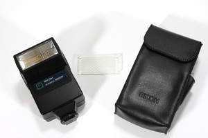 Ricoh XR Speedlite 300P TTL Flash Diffuser & Soft Case Included