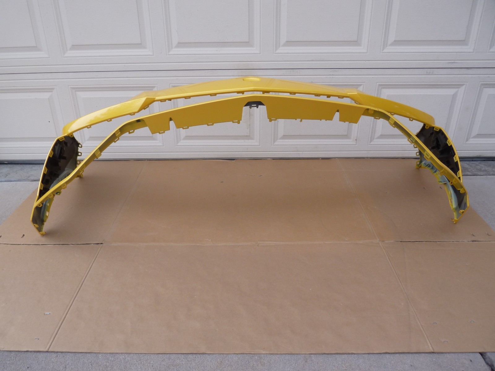 19-23 Lamborghini Urus Front Upper Bumper Cover Skin OEM Yellow Facia Damaged