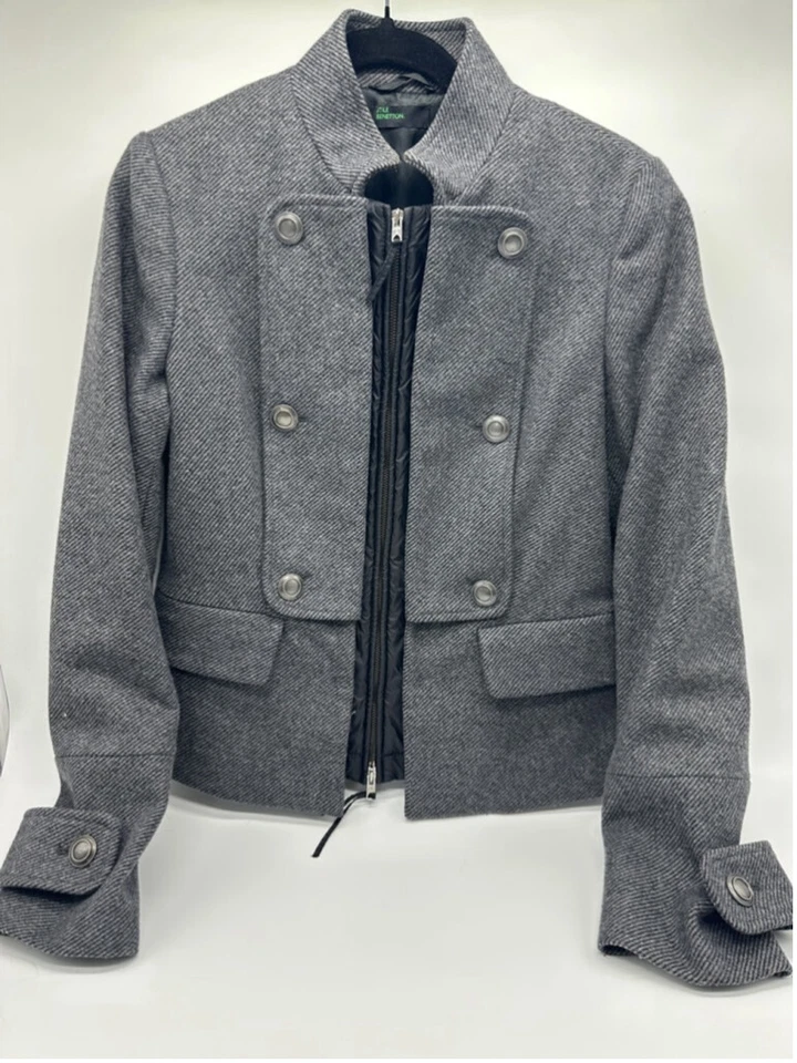 Женская куртка Benetton серая шерстяная смесь размер 44 - Изображение 2 из 4