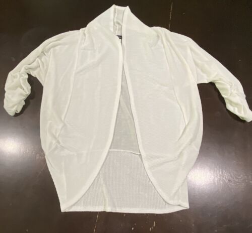 Rue21 Strickjacke Shrug Gr. M weiß Pullover Shrug gerafft 3/4 Ärmel
