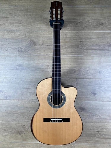 Alvarez AC70HCE Armrest Artist Series Classical, Natural